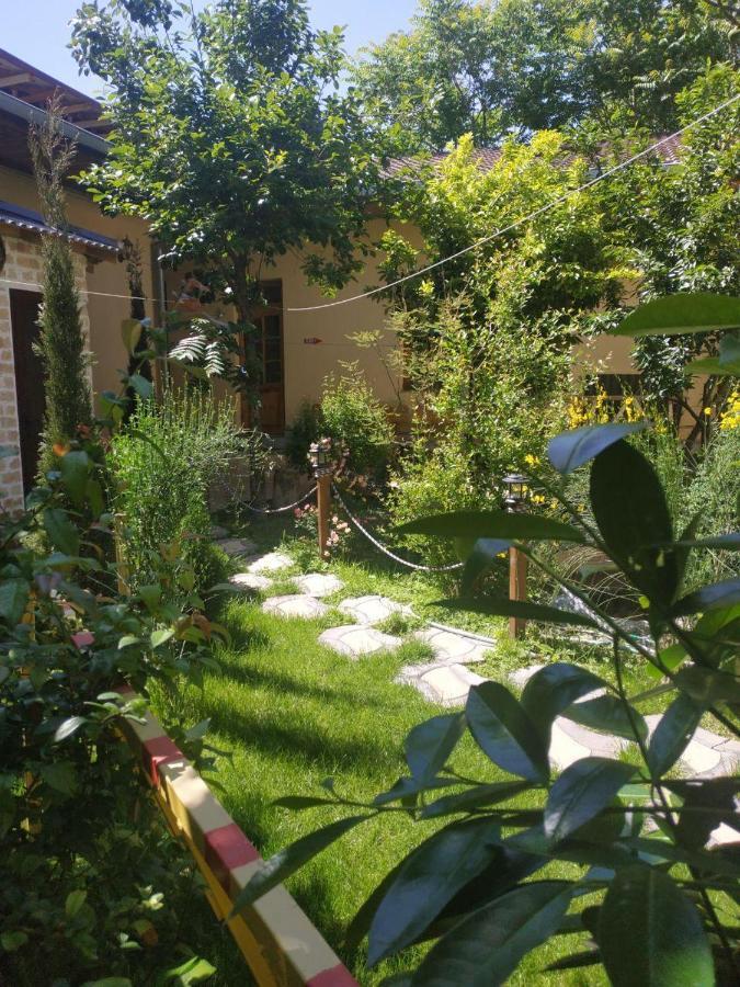 Sim Sim Hostel & Guest House Near The Church Samarkand Bagian luar foto