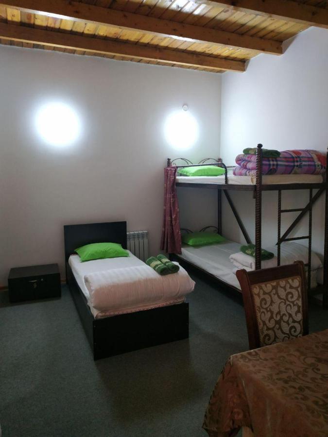 Sim Sim Hostel & Guest House Near The Church Samarkand Bagian luar foto