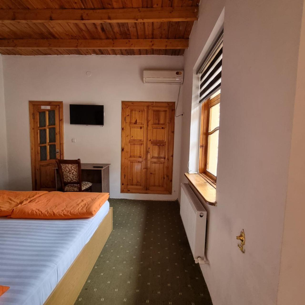 Sim Sim Hostel & Guest House Near The Church Samarkand Bagian luar foto