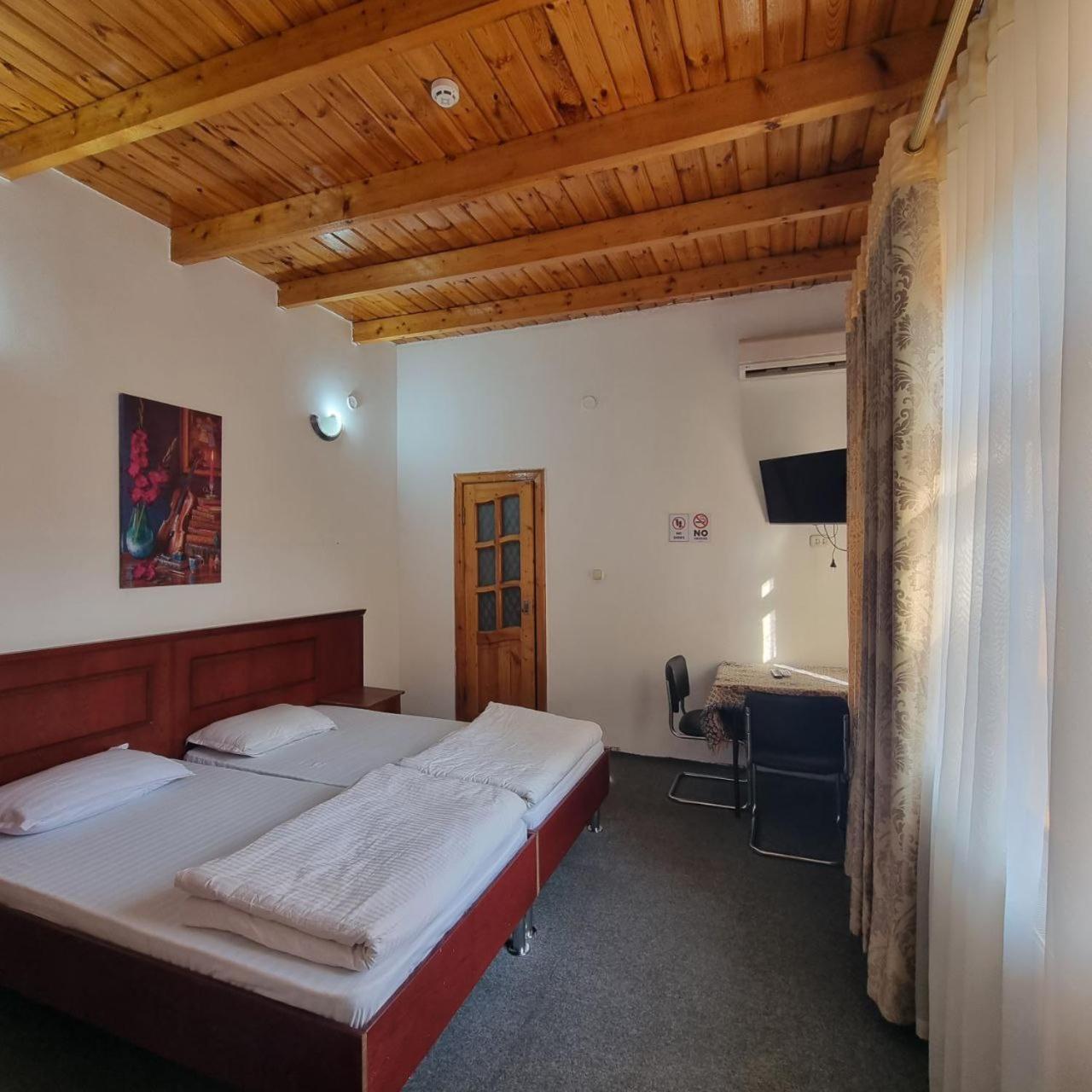Sim Sim Hostel & Guest House Near The Church Samarkand Bagian luar foto