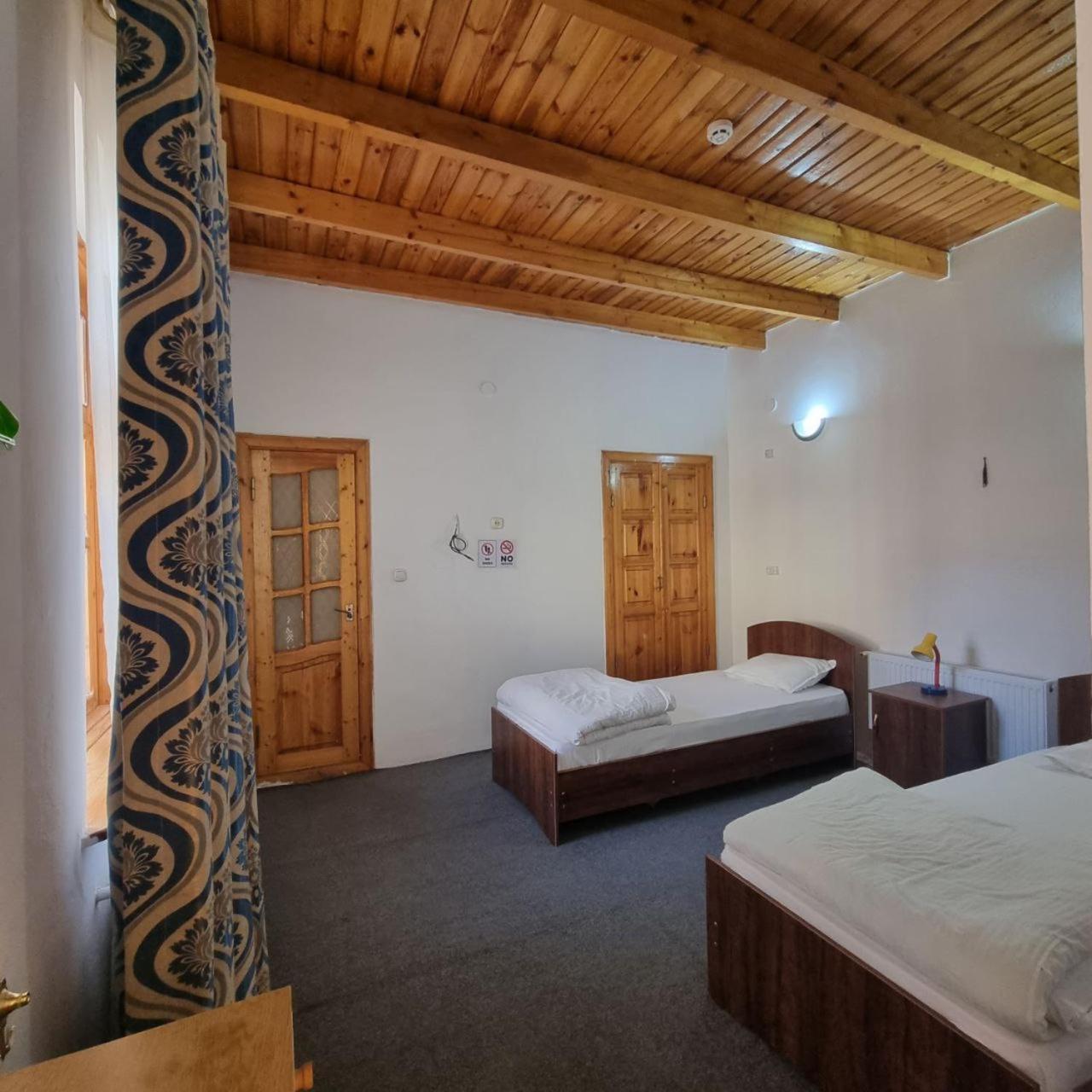 Sim Sim Hostel & Guest House Near The Church Samarkand Bagian luar foto